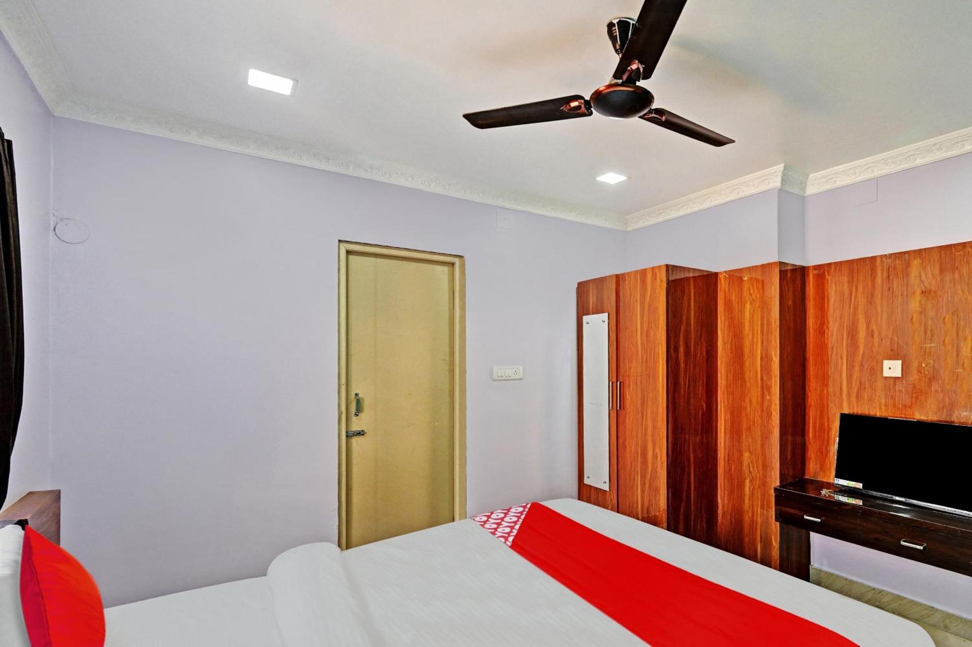Hotel O Hi5 Days Inn Premium Μπουμπάνεσβαρ Δωμάτιο φωτογραφία