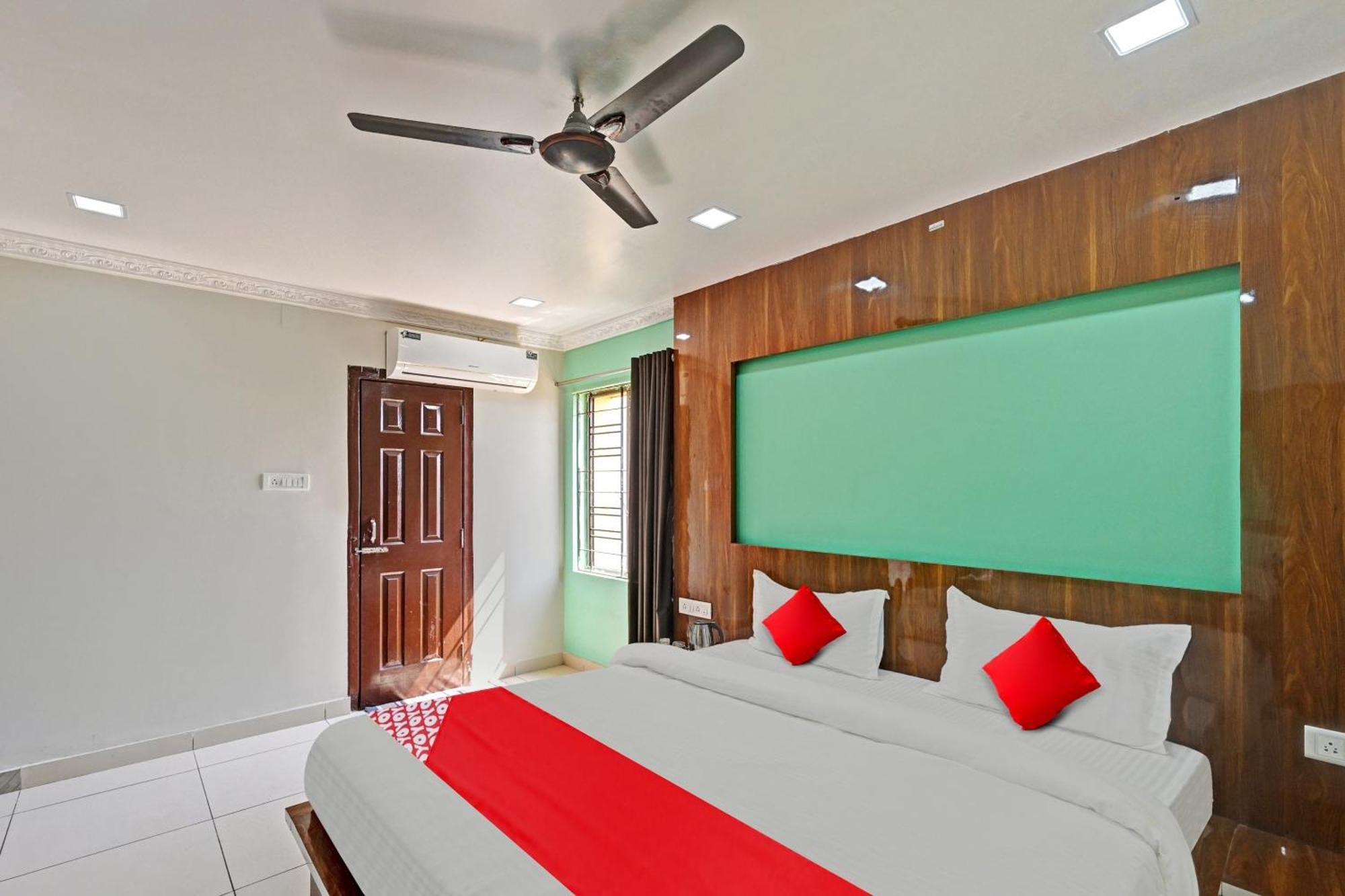 Hotel O Hi5 Days Inn Premium Μπουμπάνεσβαρ Δωμάτιο φωτογραφία
