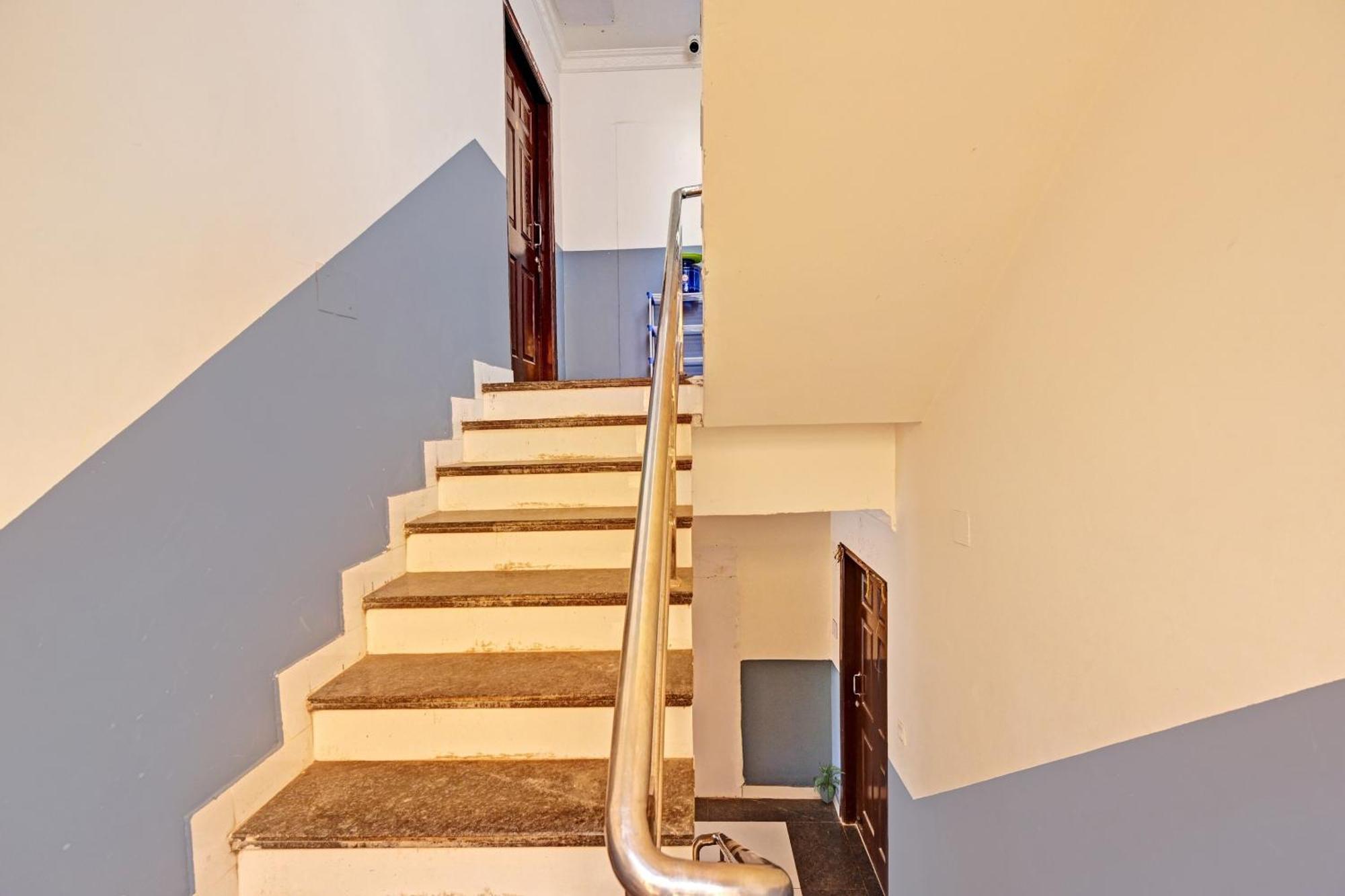 Hotel O Hi5 Days Inn Premium Μπουμπάνεσβαρ Εξωτερικό φωτογραφία